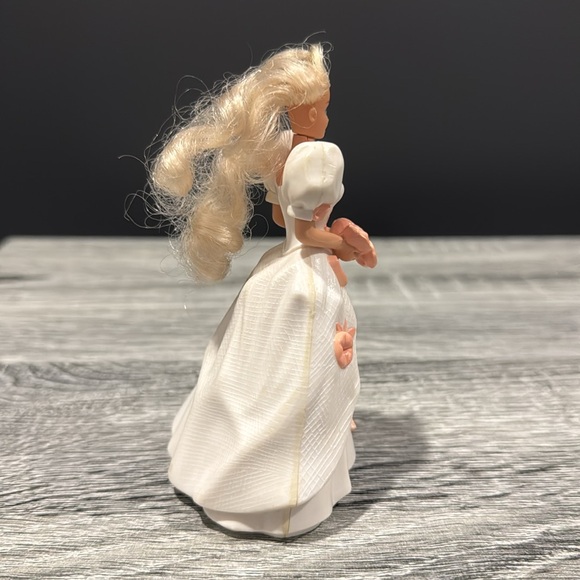 McDonald’s | Barbie: Romantic Bride Barbie (1992) - Vintage Happy Meal Toy - Picture 3 of 11